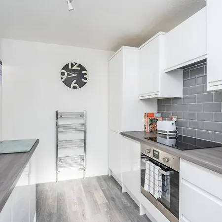 14 Acomb Wood Drive Peaceful 2-bed In With Free Parking - Pass The Keys York