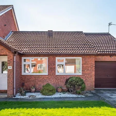 14 Acomb Wood Drive Peaceful 2-bed In With Free Parking - Pass The Keys