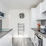 14 Acomb Wood Drive Peaceful 2-bed In With Free Parking - Pass The Keys York