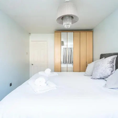 14 Acomb Wood Drive Peaceful 2-bed In With Free Parking - Pass The Keys יורק