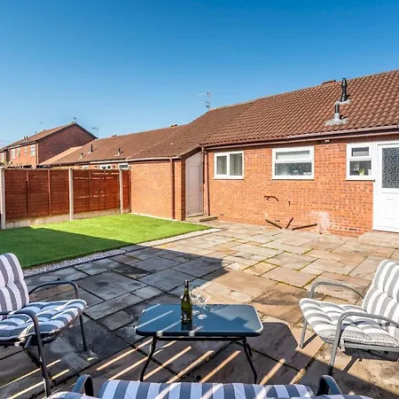 14 Acomb Wood Drive Peaceful 2-bed In With Free Parking - Pass The Keys