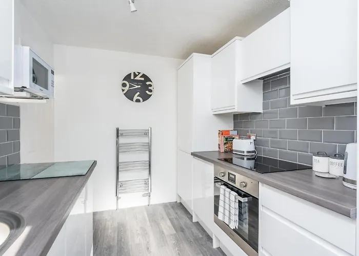 14 Acomb Wood Drive Peaceful 2-bed In With Free Parking - Pass The Keys York