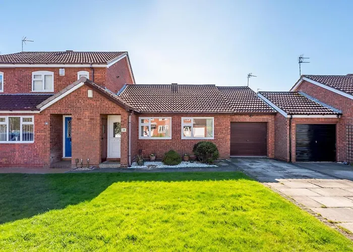 14 Acomb Wood Drive Peaceful 2-bed In With Free Parking - Pass The Keys Vakantiehuis