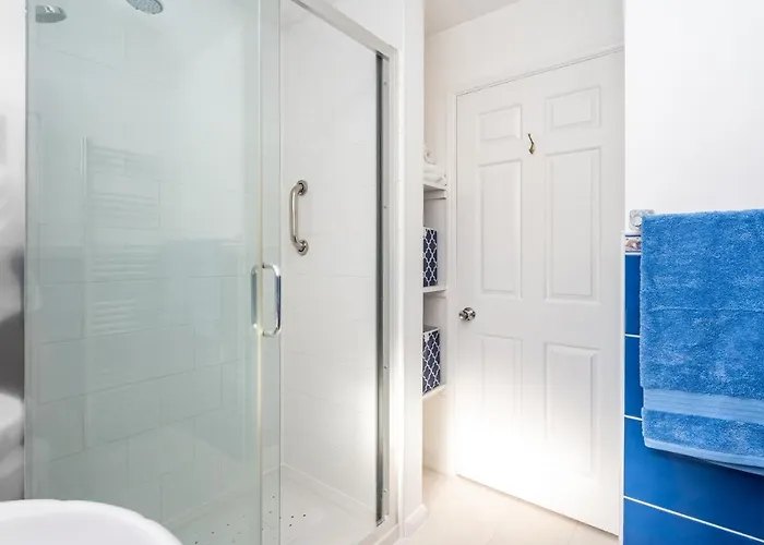 14 Acomb Wood Drive Peaceful 2-bed In With Free Parking - Pass The Keys Vakantiehuis