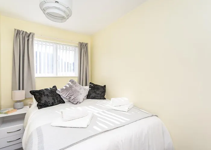 Vakantiehuis 14 Acomb Wood Drive Peaceful 2-bed In With Free Parking - Pass The Keys