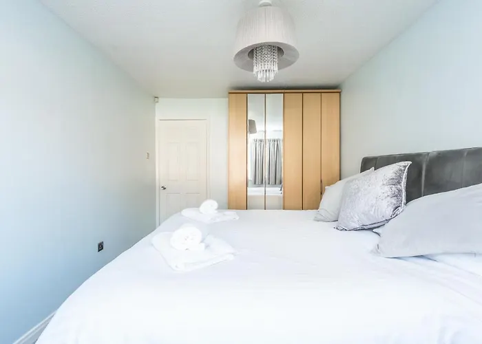 14 Acomb Wood Drive Peaceful 2-bed In With Free Parking - Pass The Keys York