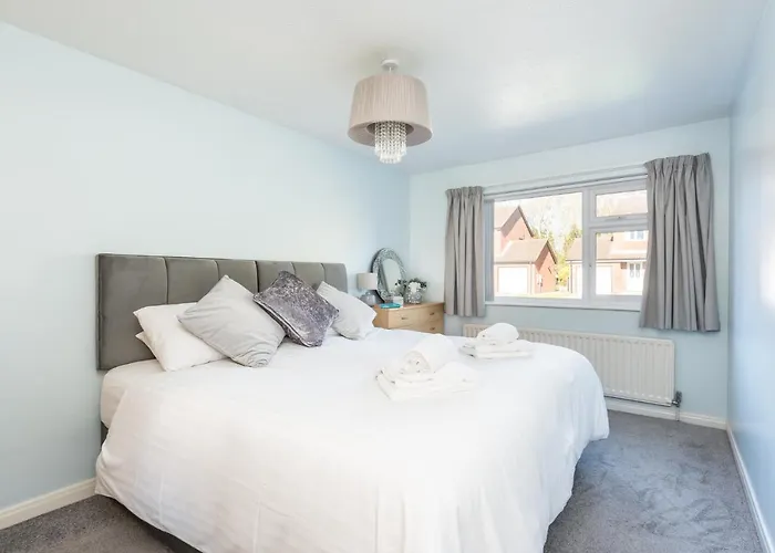 Vakantiehuis 14 Acomb Wood Drive Peaceful 2-bed In With Free Parking - Pass The Keys