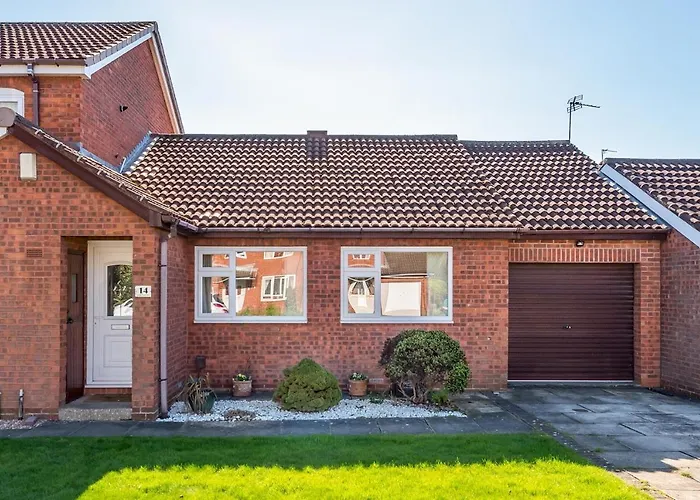 14 Acomb Wood Drive Peaceful 2-bed In With Free Parking - Pass The Keys