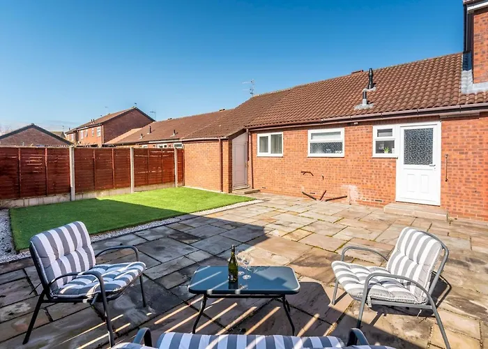 14 Acomb Wood Drive Peaceful 2-bed In With Free Parking - Pass The Keys