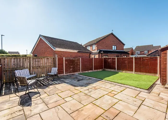 14 Acomb Wood Drive Peaceful 2-bed In With Free Parking - Pass The Keys Vakantiehuis York